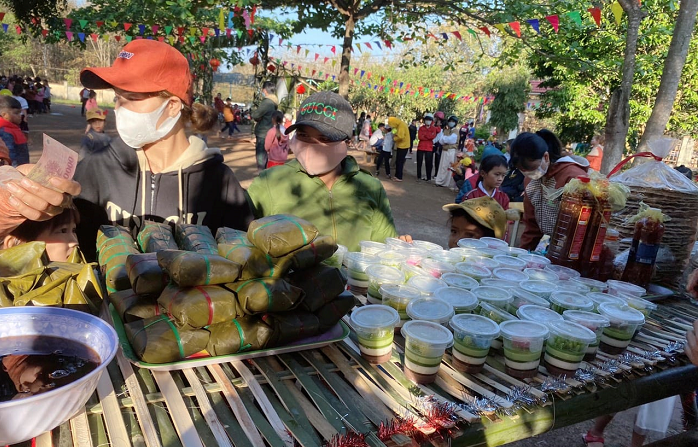 Trường Tiểu học Ea Tir tổ chức hoạt động trải nghiệm - Hội chợ Xuân Quý Mão năm 2023